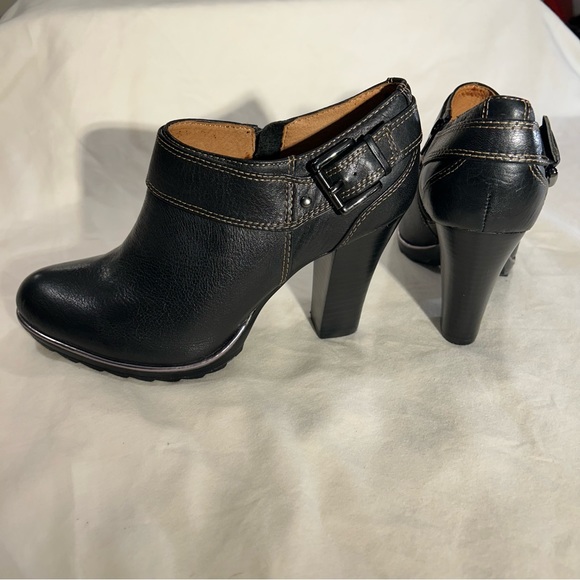 NWOT Sofft Willa Ankle Bootie Heels - Black, size 8 (SH01) - Picture 3 of 6